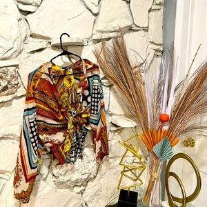 Multicolored/Pattern Blouse. Tied up from the front